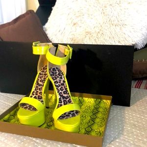 BE IN THE LIMELIGHT!